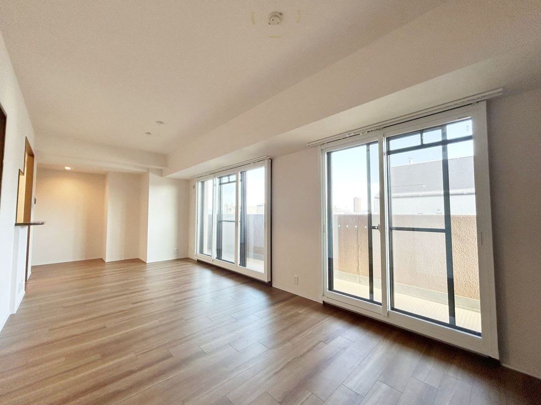 3LDK Apartment for Sale in Tennoji Ward, Osaka - Thumbnail 2