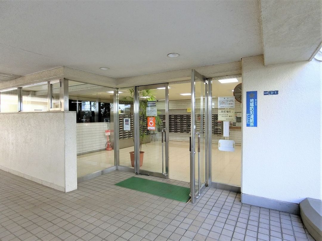 Renovated 2LDK Apartment for Sale in Fujisawa, Kanagawa - Thumbnail 2