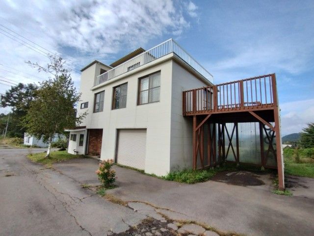 Mountain House in Nagano's Iizuna Highlands with Views - Thumbnail 4