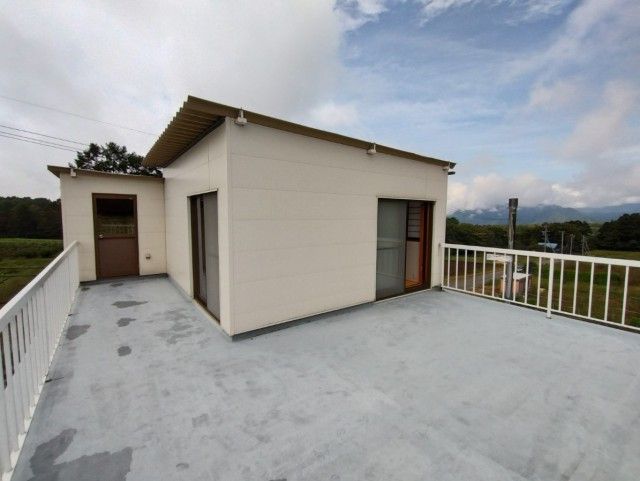 Mountain House in Nagano's Iizuna Highlands with Views - Thumbnail 2