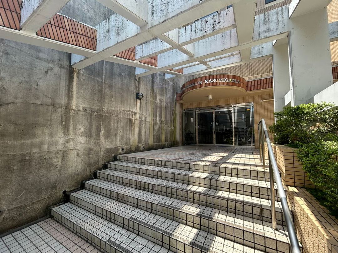 3LDK Renovated Apartment in Kasumigaoka, Fukuoka City - Thumbnail 2