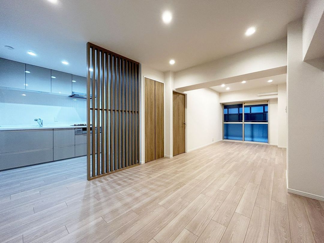 Renovated 1SLDK Apartment in Yuhigaoka Sky Heights, Osaka - Thumbnail 2