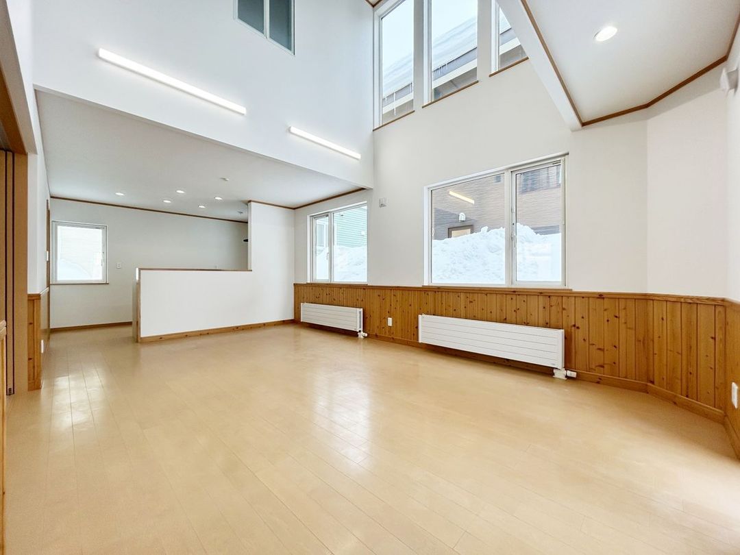 4LDK Renovated House in New Kotoni, Sapporo - 126.64 sqm - Thumbnail 2