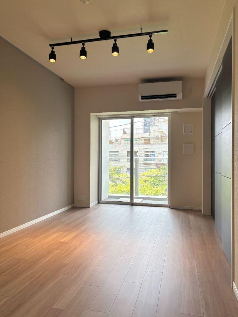 1LDK Apartment for Rent in Shinjuku, Tokyo - 44.31 sqm - Thumbnail 3