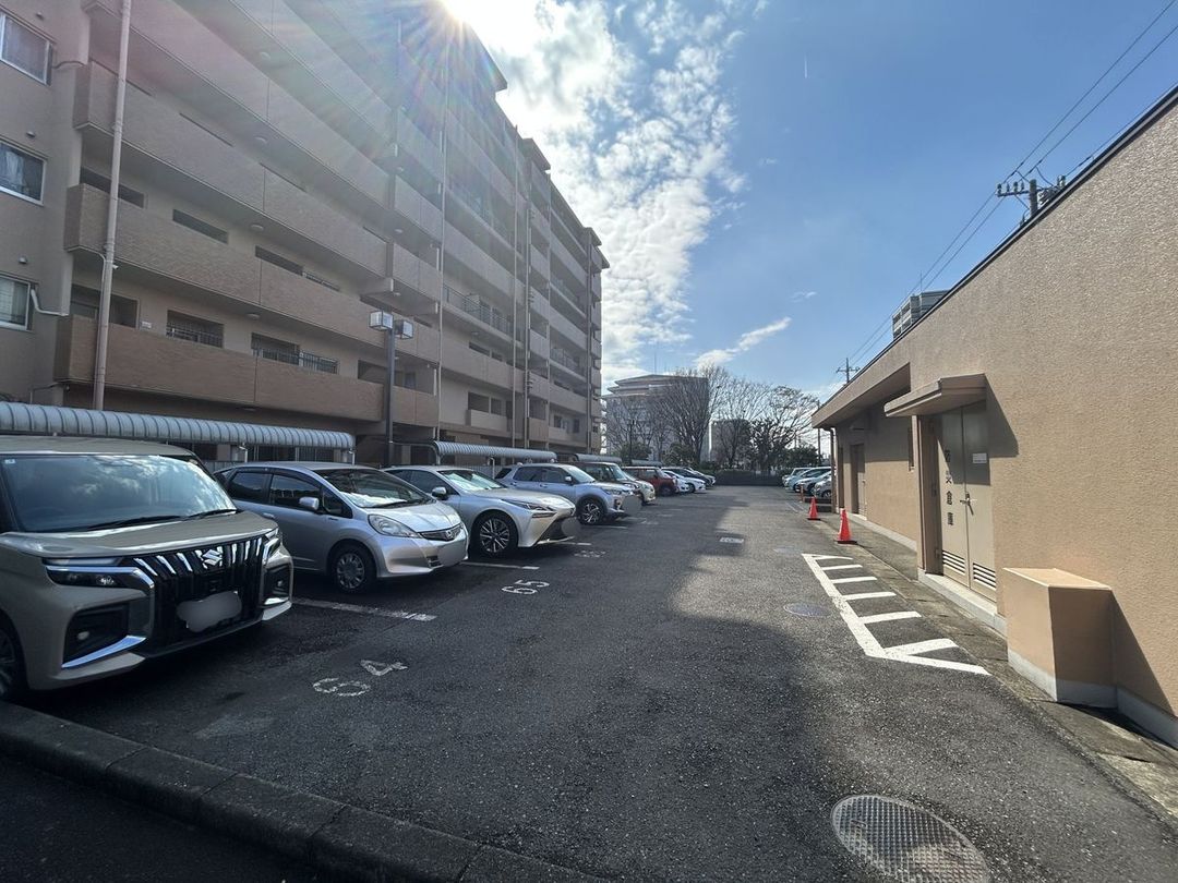 Chigasaki Grand Heights C 3LDK Apartment for Sale in Kanagawa - Thumbnail 2