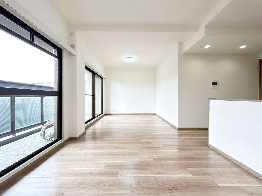 Renovated 2SLDK Apartment for Sale in Toyonaka, Osaka - Thumbnail 2