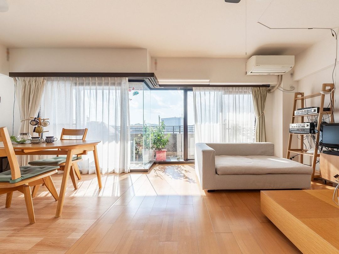 Renovated 3LDK Corner Apartment in Yokohama's Isogo Ward - Thumbnail 2
