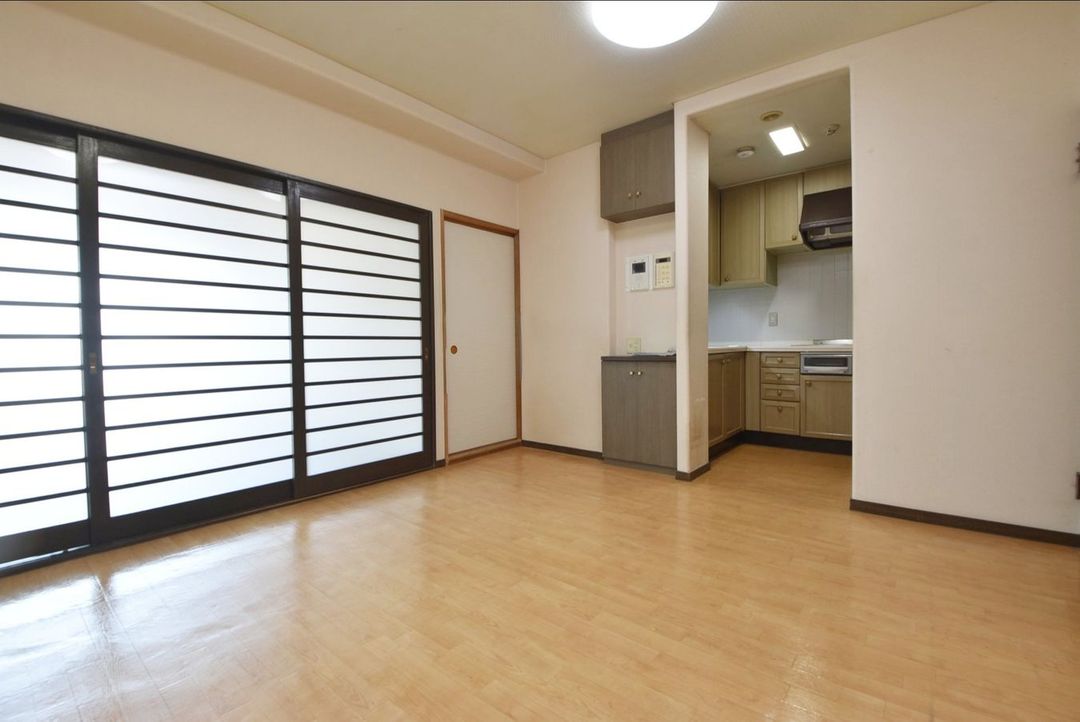 South-Facing 3LDK Apartment in Okayama City, 64.98 sqm - Thumbnail 2