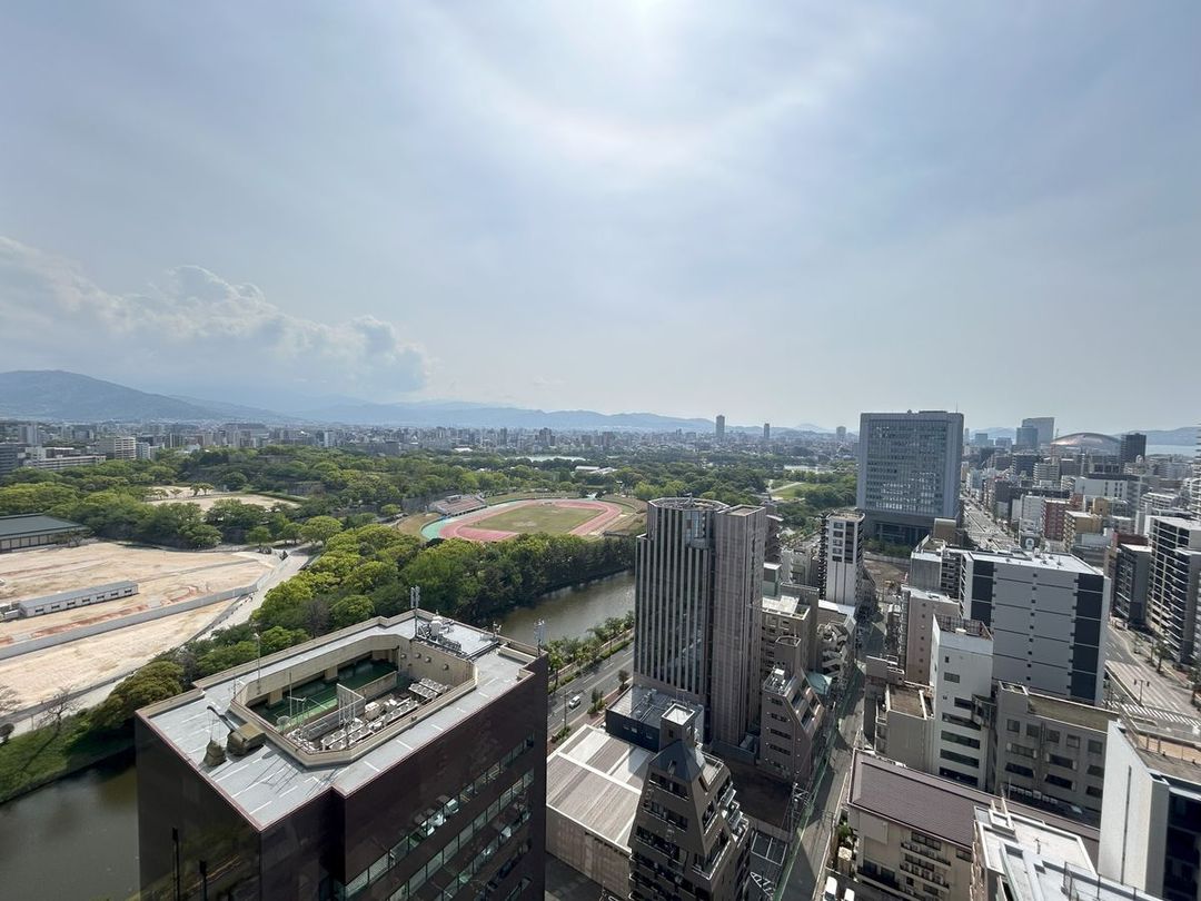 4LDK Apartment for Sale on 23rd Floor in Chuo Ward, Fukuoka - Thumbnail 2