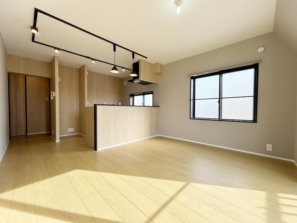 Renovated 1LDK Apartment for Sale in Shinagawa, Tokyo - Thumbnail 2