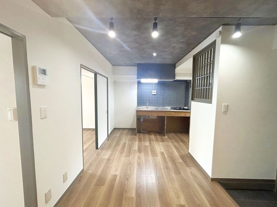 2DK Apartment for Sale in Higashiterao, Yokohama - 40.12 sqm - Thumbnail 2
