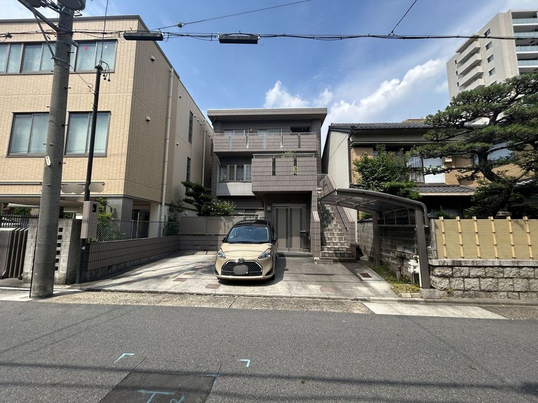 Spacious 3-Story House in Showa Ward, Nagoya - 270 sqm - Thumbnail 2
