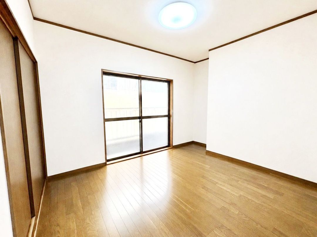 2LDK House for Sale in Higashiyodogawa-ku, Osaka - Thumbnail 2