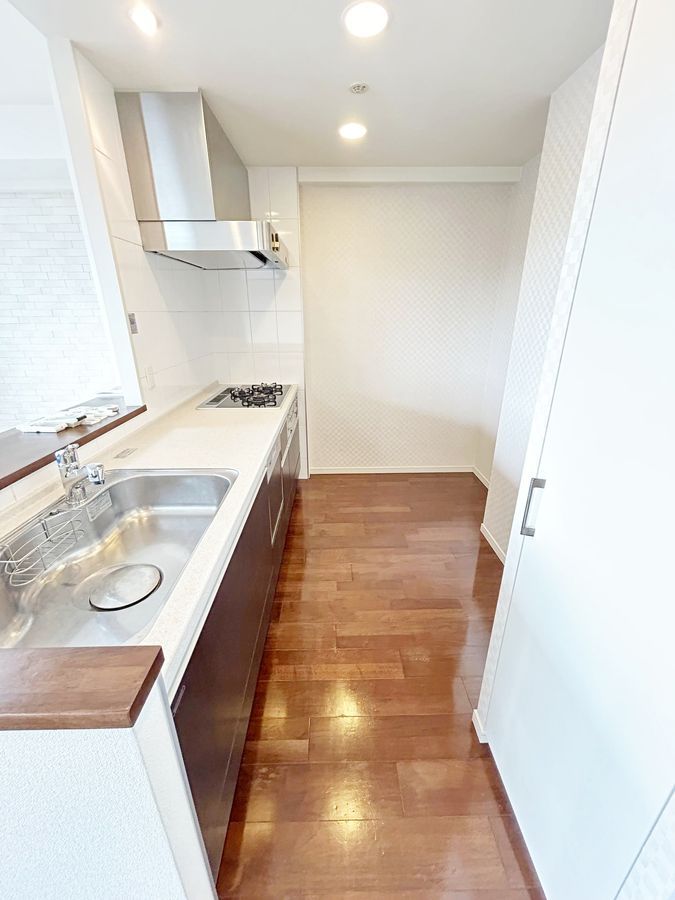 3LDK Apartment for Sale in Nishi-ku, Sakai City, Osaka - Thumbnail 2