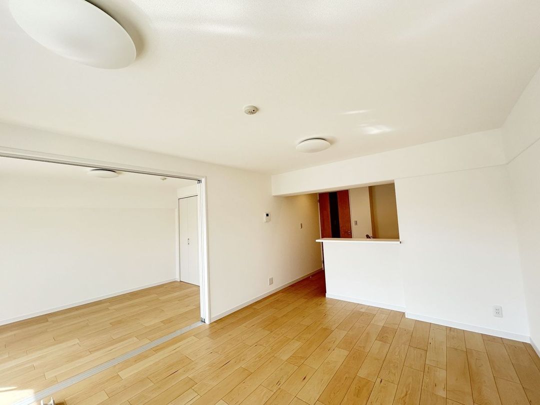 Renovated 3LDK Apartment in Yokohama Kohoku Ward - Thumbnail 2