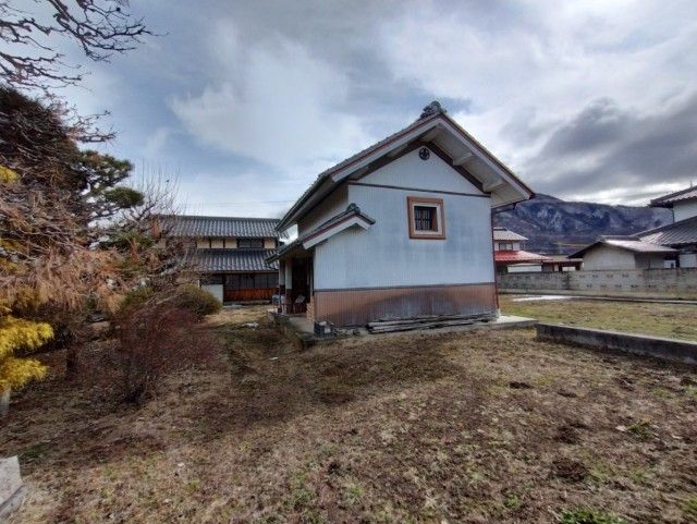 Nagano Kominka with Dozo Storehouse & Farmland for Sale - Thumbnail 2