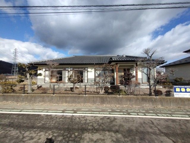 5-Bedroom Single-Story House with Large Garden in Nagano - Thumbnail 2