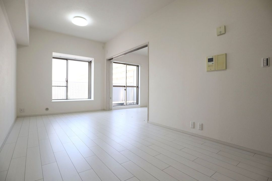 Renovated 3LDK Apartment in Bell Park City Annex West, Osaka - Thumbnail 2