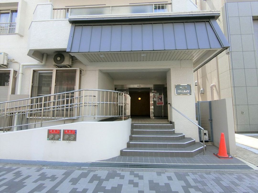 Renovated 2LDK Apartment in Yodogawa-ku, Osaka – 55.25 sqm - Thumbnail 2
