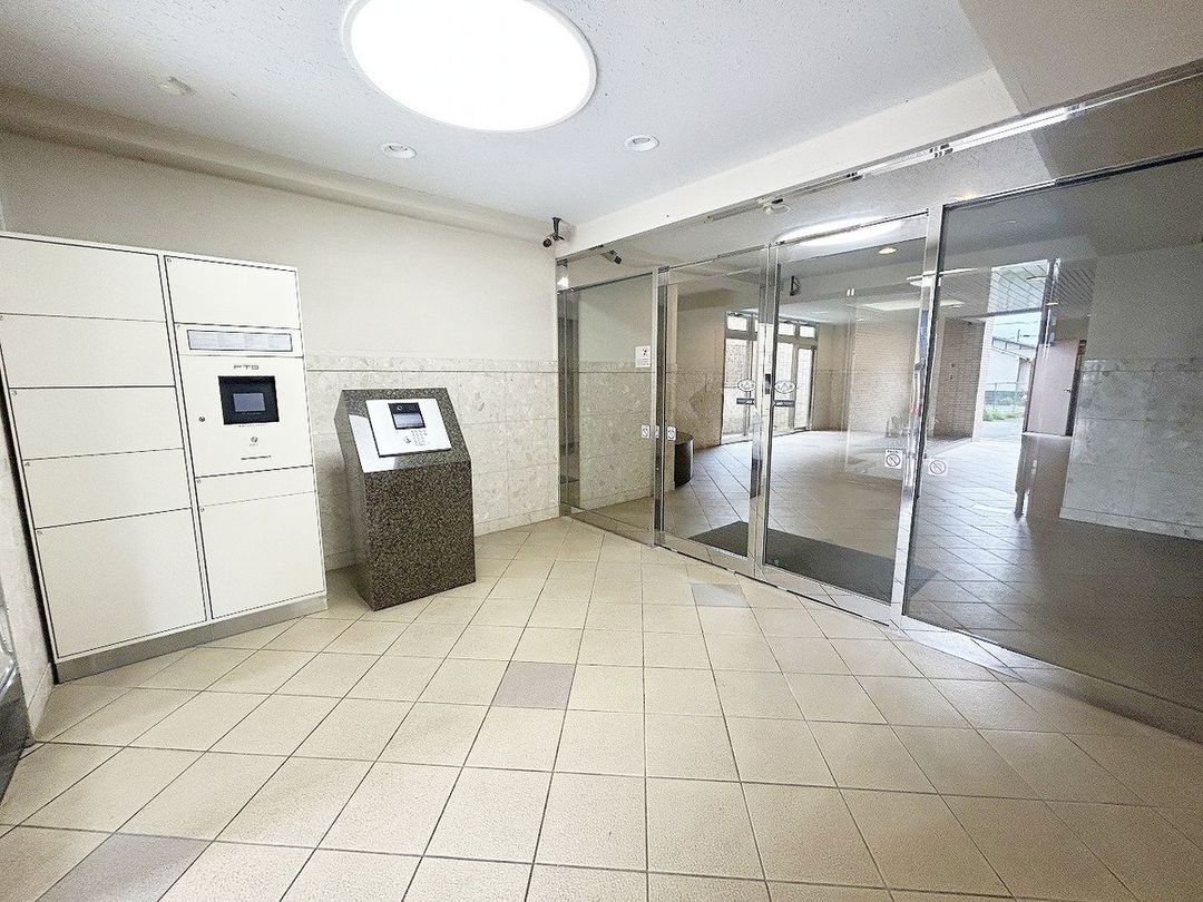 Renovated 3LDK Apartment for Sale in Hakata Ward, Fukuoka - Thumbnail 2