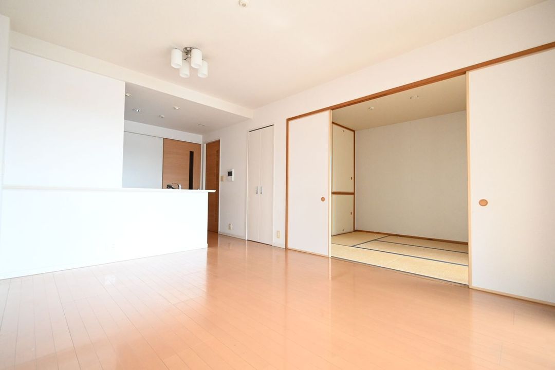 2SLDK Apartment for Sale in Okayama City Kita Ward 67.18m² - Thumbnail 2