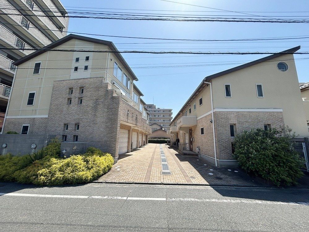 4LDK Townhouse for Sale in Meihama, Fukuoka City - Thumbnail 2