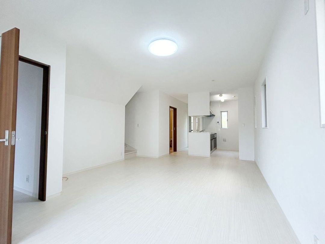 4LDK Detached House for Sale in Asaminami Ward, Hiroshima - Thumbnail 2