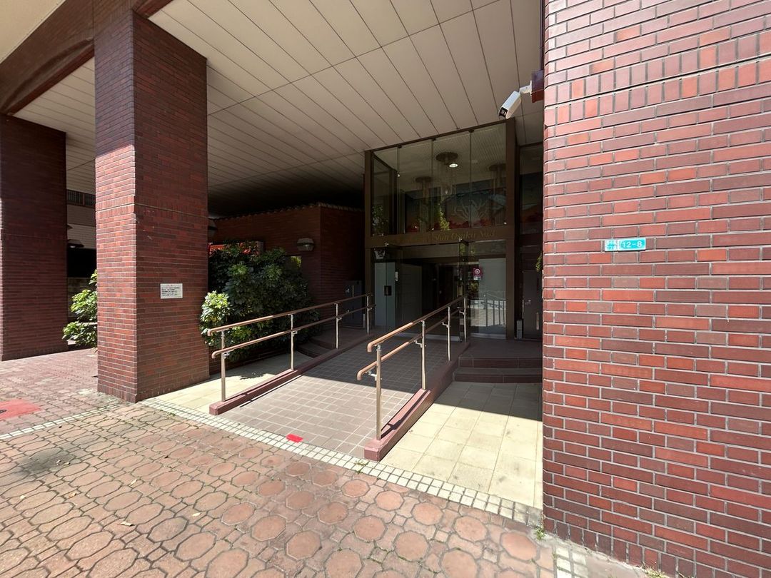 Lions Mansion Shin-Osaka No.3 Apartment for Sale in Osaka - Thumbnail 2