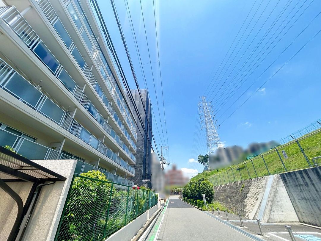 2SLDK Apartment for Sale Near Midorikoen Station in Toyonaka - Thumbnail 2