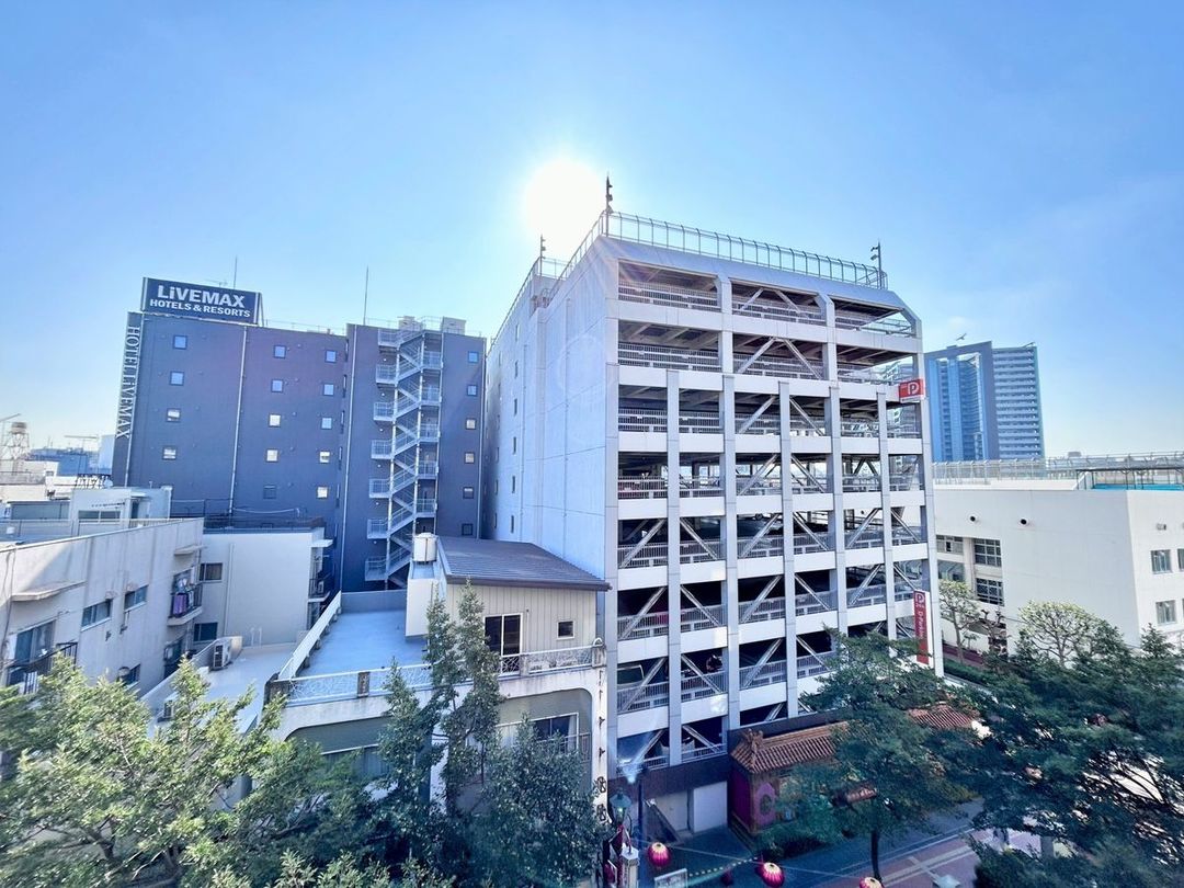 Renovated 2SLDK Apartment in Lions Mansion Yokohama Yamashita Park - Thumbnail 3