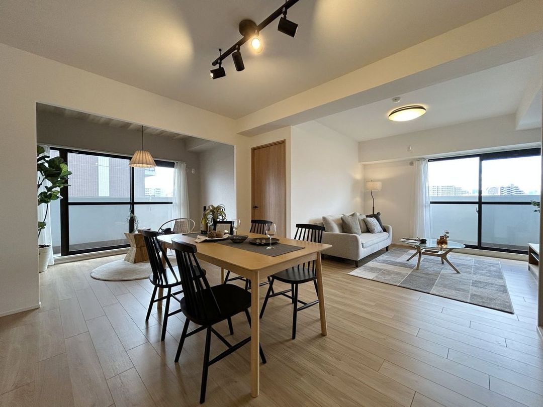Renovated 3LDK Apartment for Sale in Osaka Joto Ward - Thumbnail 2