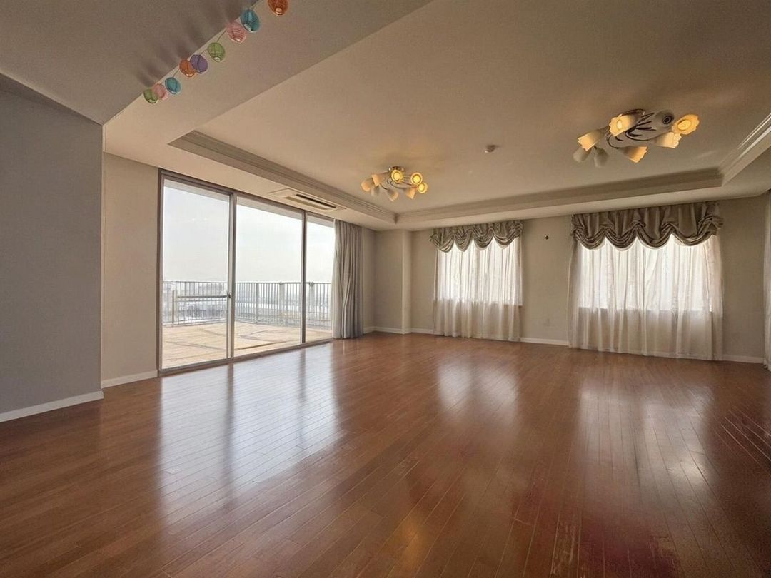 Grand Maison Expo Park South 3LDK Condo in Suita, Osaka - Thumbnail 2