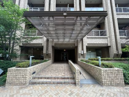3LDK Apartment in Joto Ward, Osaka - 81.49 sqm - Thumbnail 2