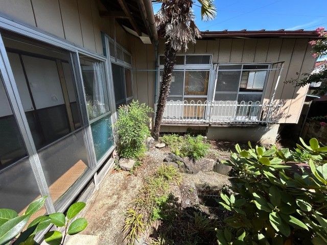 8LDK Traditional Home with Garden & Stream for Renovation in Ina - Image 1