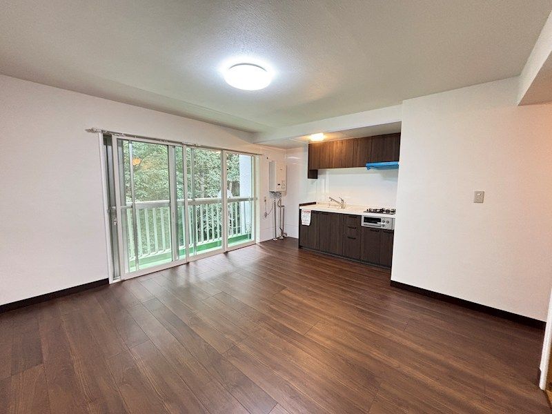 Renovated 2LDK Apartment in Nakakaruizawa, Nagano - Thumbnail 3