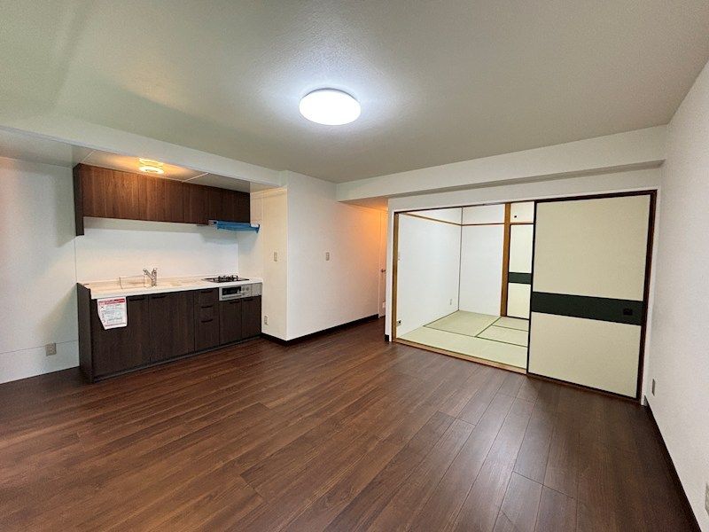 Renovated 2LDK Apartment in Nakakaruizawa, Nagano - Thumbnail 4