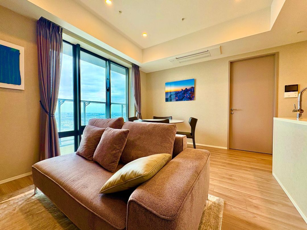 THE YOKOHAMA FRONT TOWER 2LDK Apartment for Sale in Yokohama - Thumbnail 2