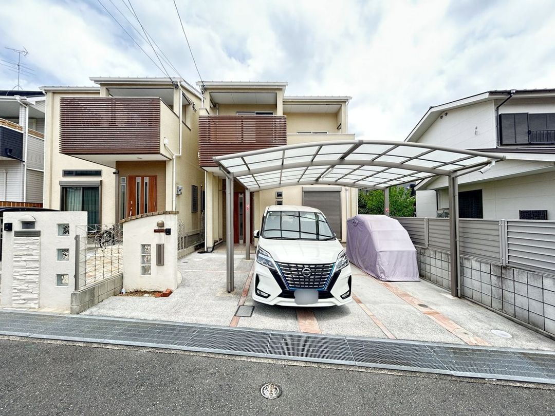 4LDK Used House for Sale in Ibaraki, Osaka - 109.62 sqm - Thumbnail 2