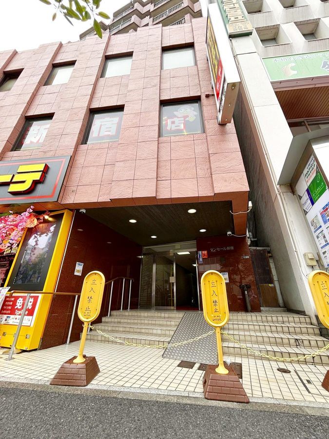 1LDK Apartment for Sale in Shinjuku, Tokyo – 40.5 sqm - Thumbnail 3