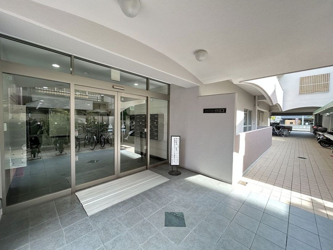 Charmant Corps Noge Phase 2 1LDK Apartment in Osaka Joto Ward - Thumbnail 3