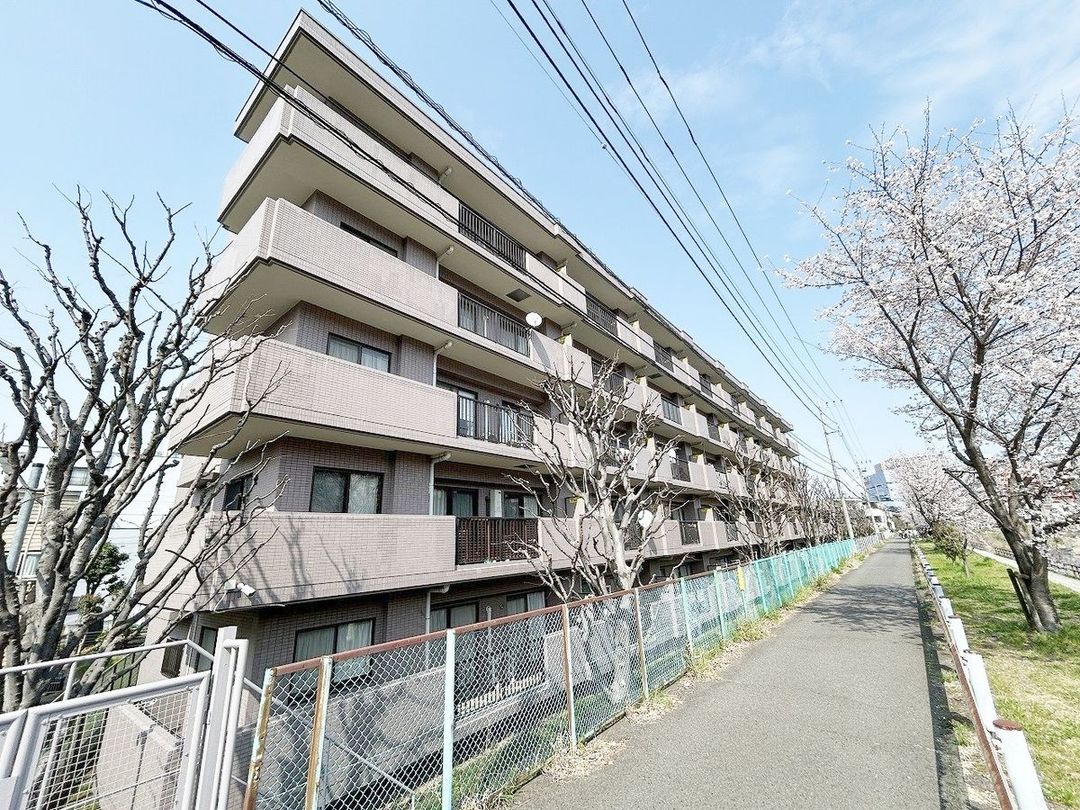 Renovated 3LDK Apartment for Sale near Seiseki Sakuragaoka Station - Thumbnail 2