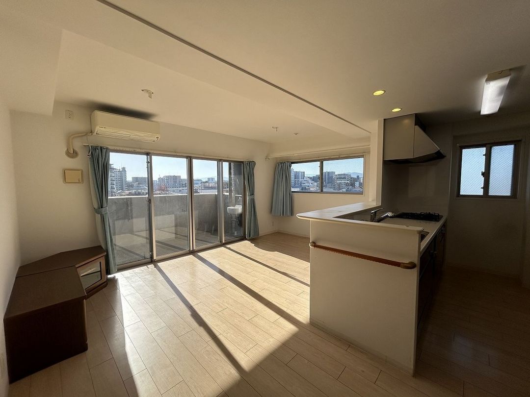 75 sqm 4LDK Apartment for Sale in Hakata-ku, Fukuoka - Thumbnail 2