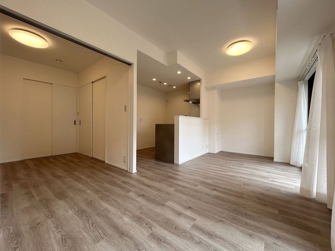 Renovated 3LDK Apartment for Sale near Dainichi Station, Moriguchi - Thumbnail 2