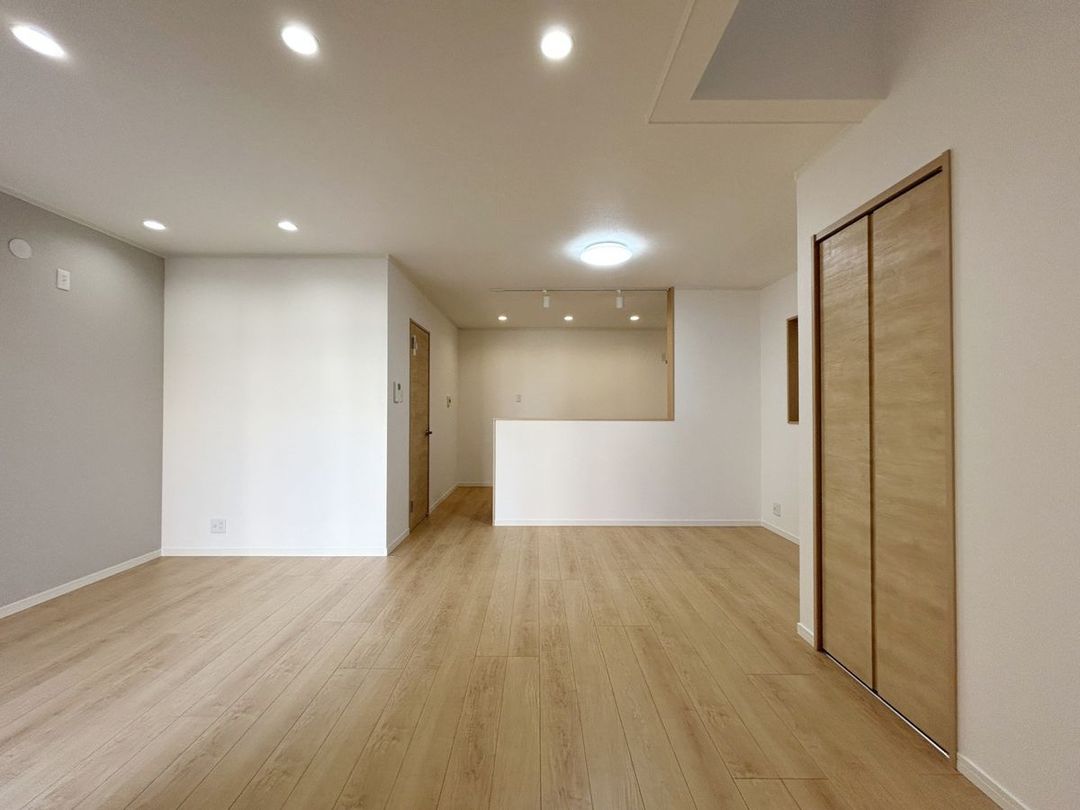 Renovated 3LDK House for Sale in Sakai, Osaka - Thumbnail 2