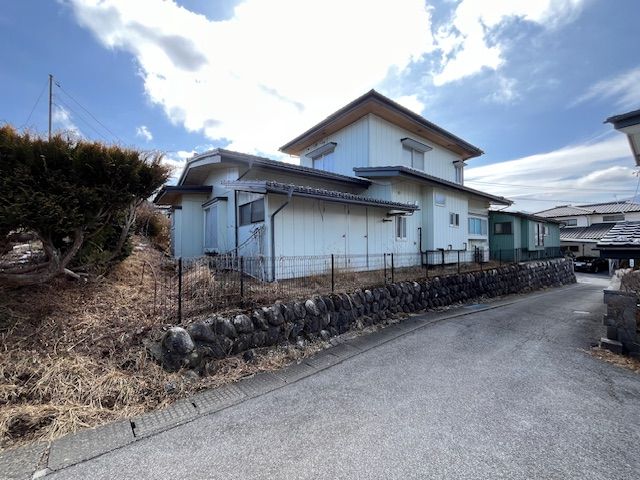 5DK House with Mountain Views for Sale in Fujimi, Nagano - Thumbnail 2
