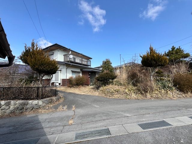 5DK House with Mountain Views for Sale in Fujimi, Nagano - Image 1