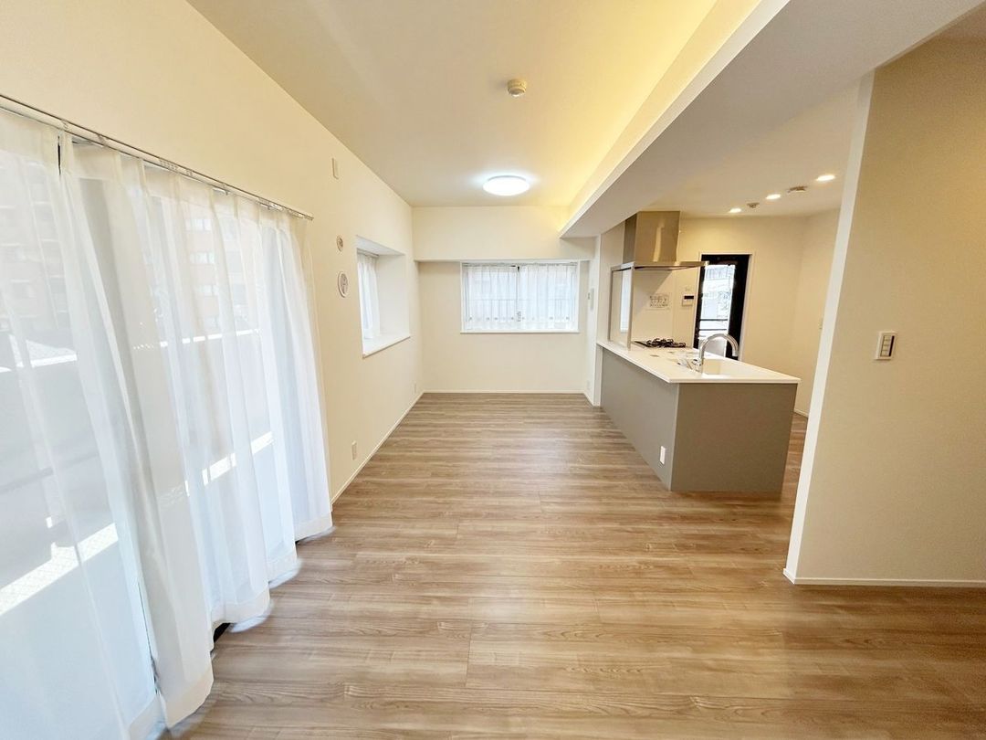 Renovated 2LDK Apartment in Daimyo, Fukuoka City - Thumbnail 2