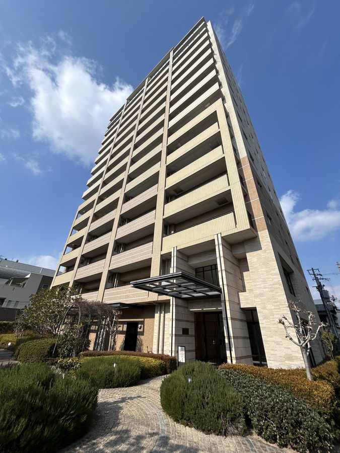 3LDK Apartment for Sale in Abeno-ku, Osaka - Image 1