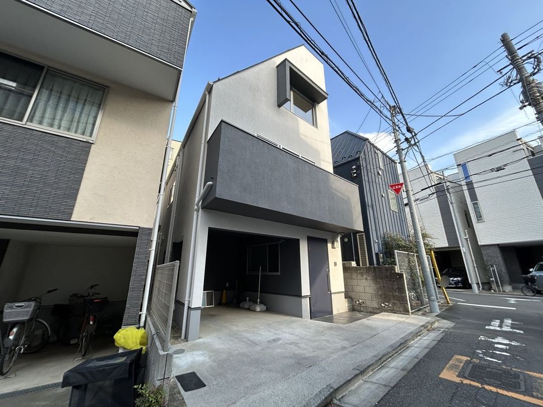 Modern 2SLDK House in Setagaya, Tokyo | 2013 Build - Thumbnail 2