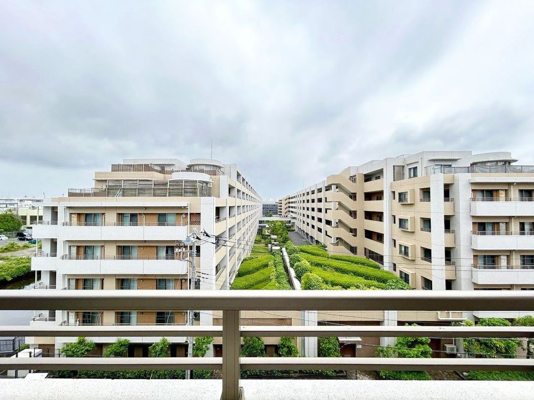 3LDK Apartment in Yokohama Naka Ward 70.48m² - Thumbnail 2
